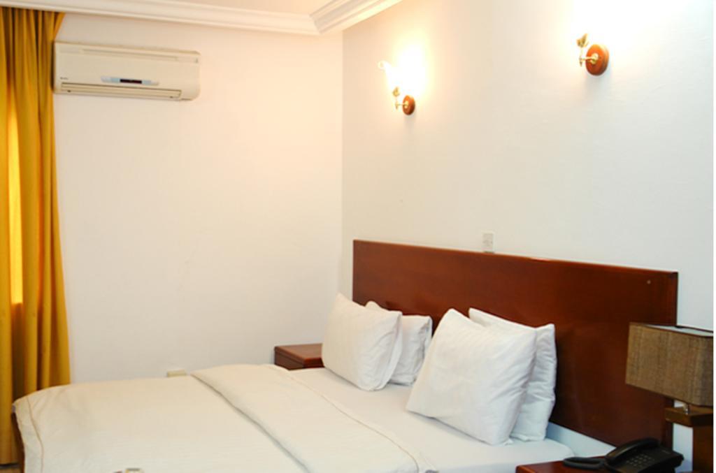 Afrikiko River Front Resort Akosombo Rum bild