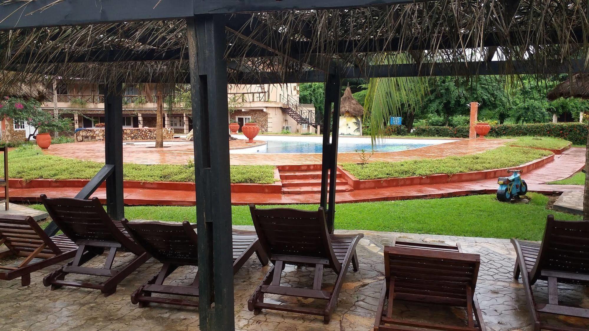 Afrikiko River Front Resort Akosombo Exteriör bild