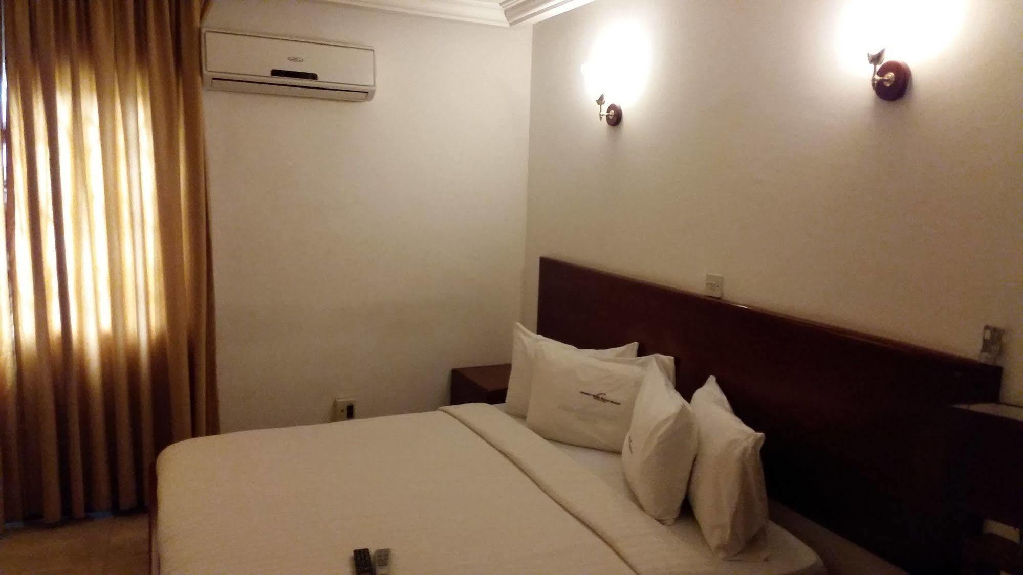 Afrikiko River Front Resort Akosombo Exteriör bild