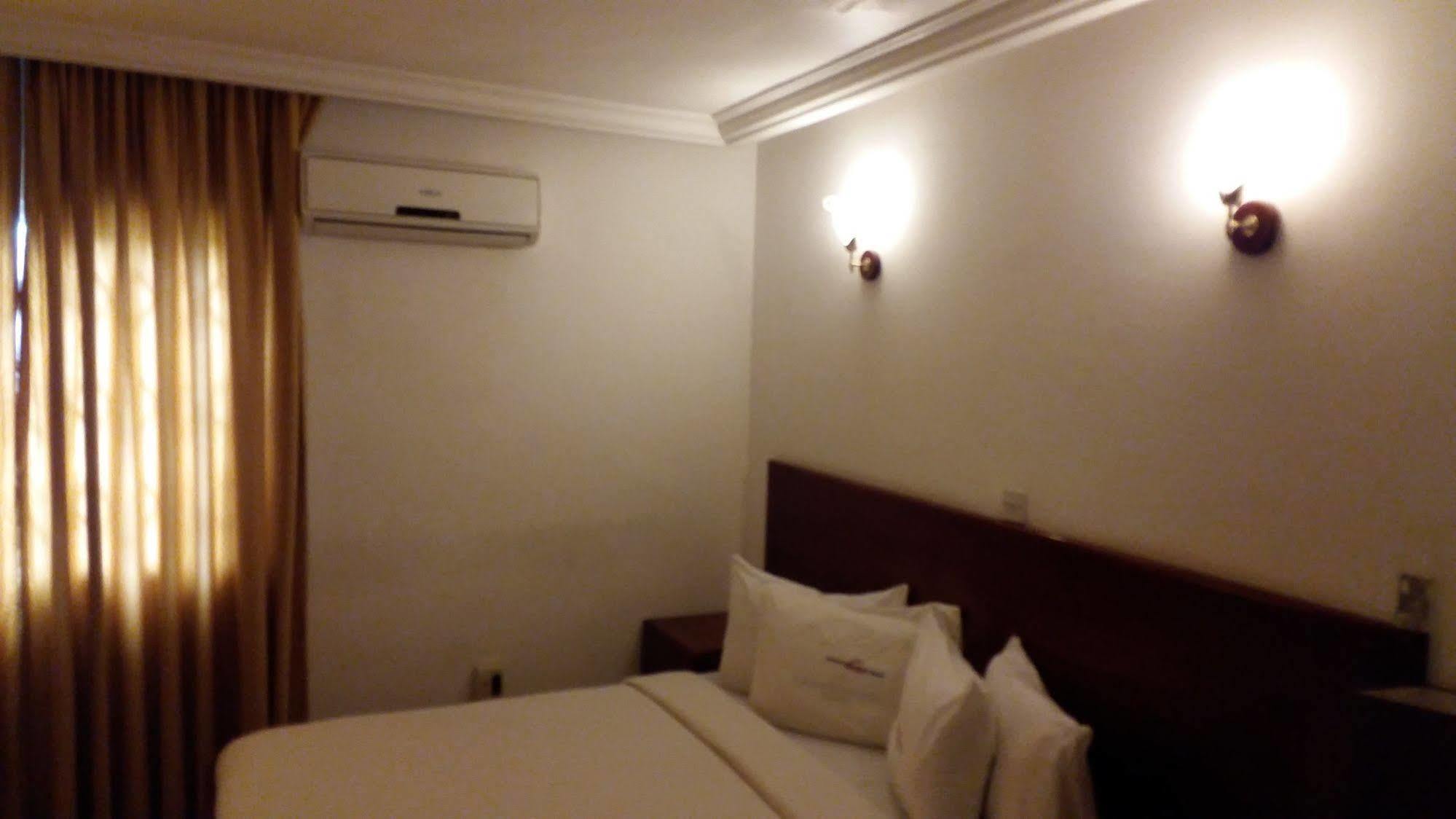 Afrikiko River Front Resort Akosombo Exteriör bild
