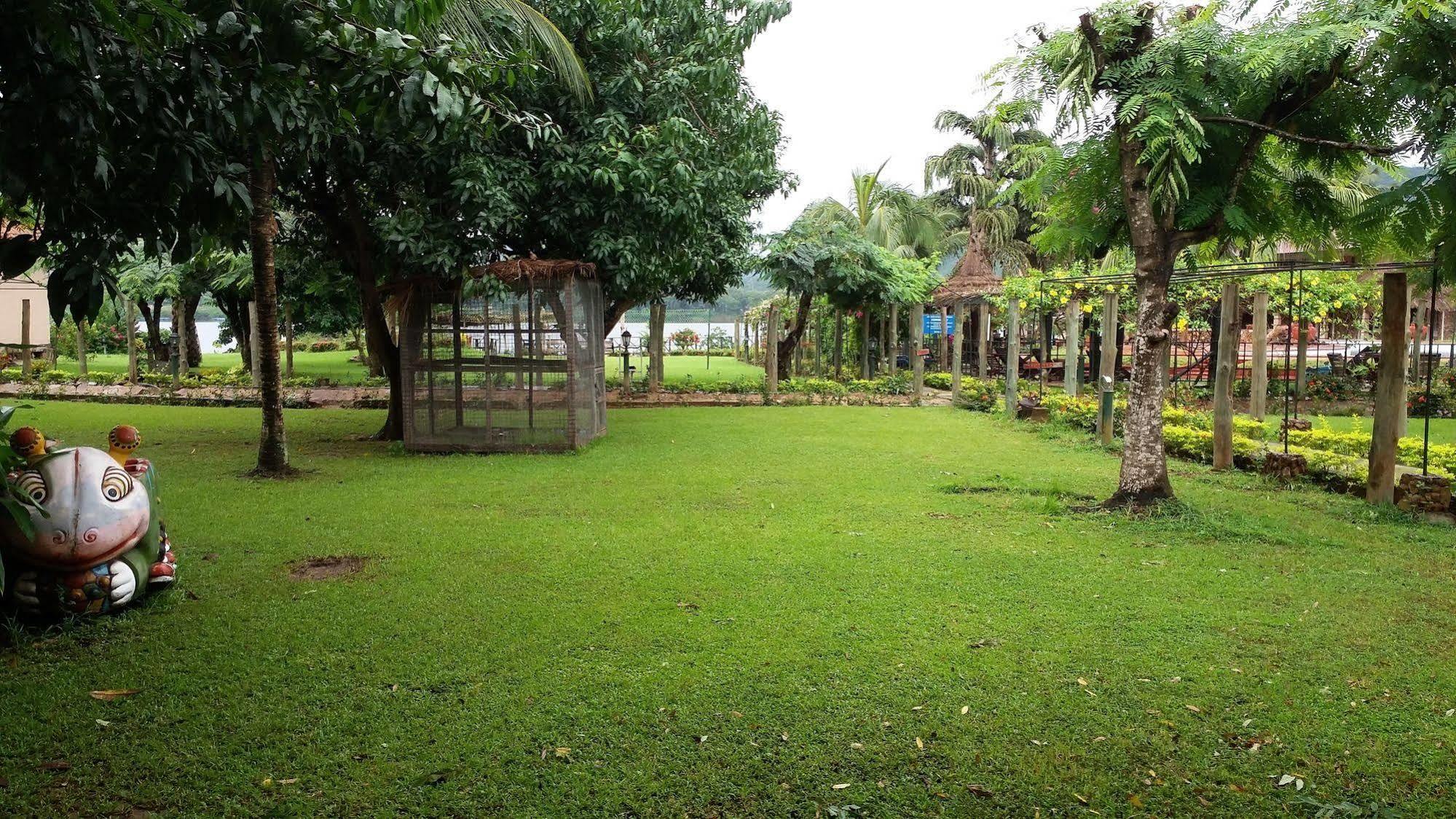 Afrikiko River Front Resort Akosombo Exteriör bild